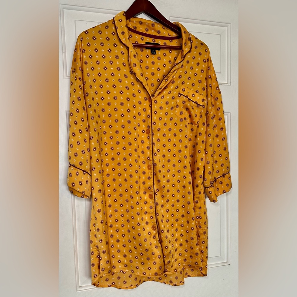 Room Service Women’s Gold Yellow Large Button Down Night Shirt Pajamas.